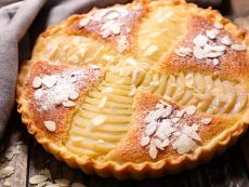 baked almondine tart