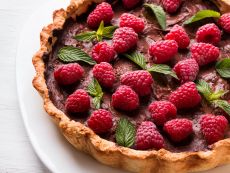 fresh strawberry and chocolate tart